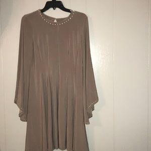 Women’s dress size L